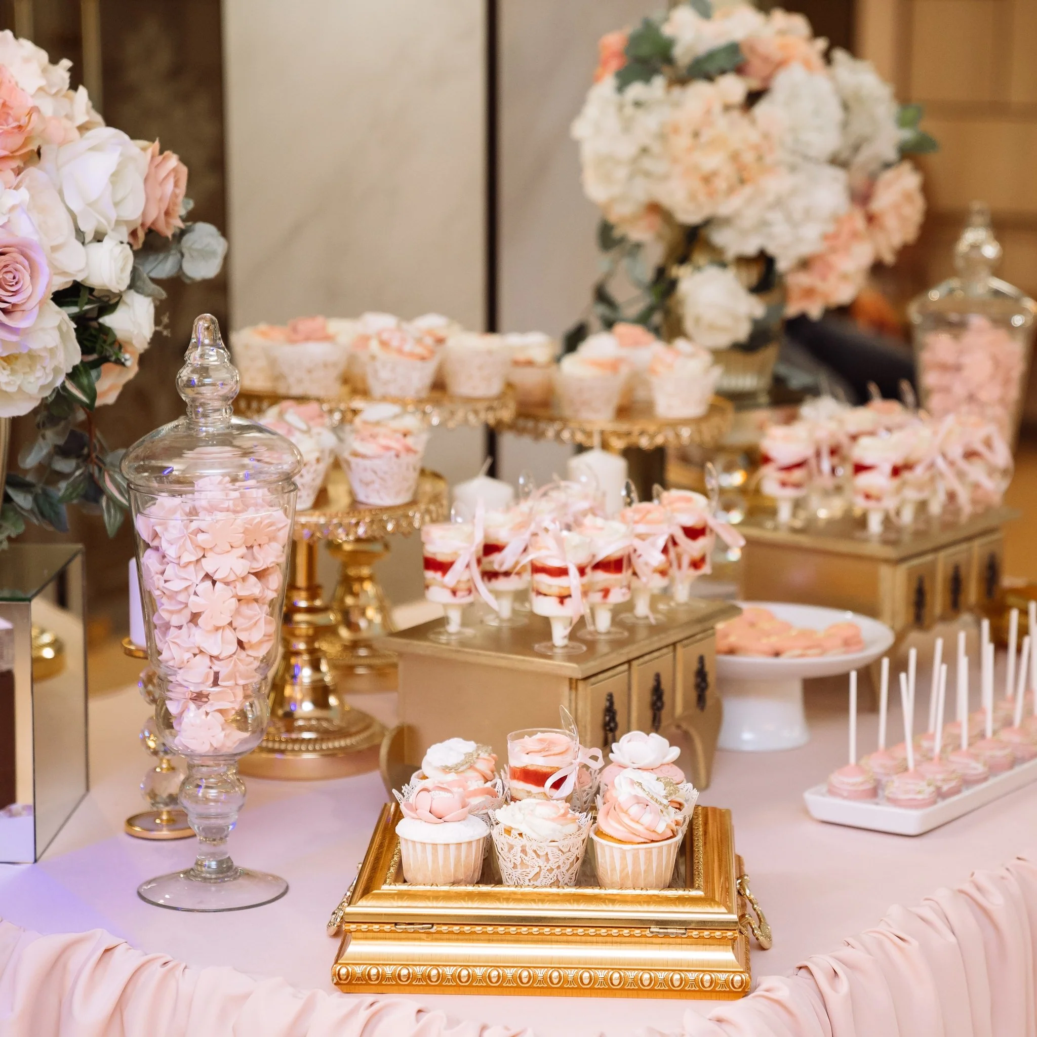 wedding cake stand