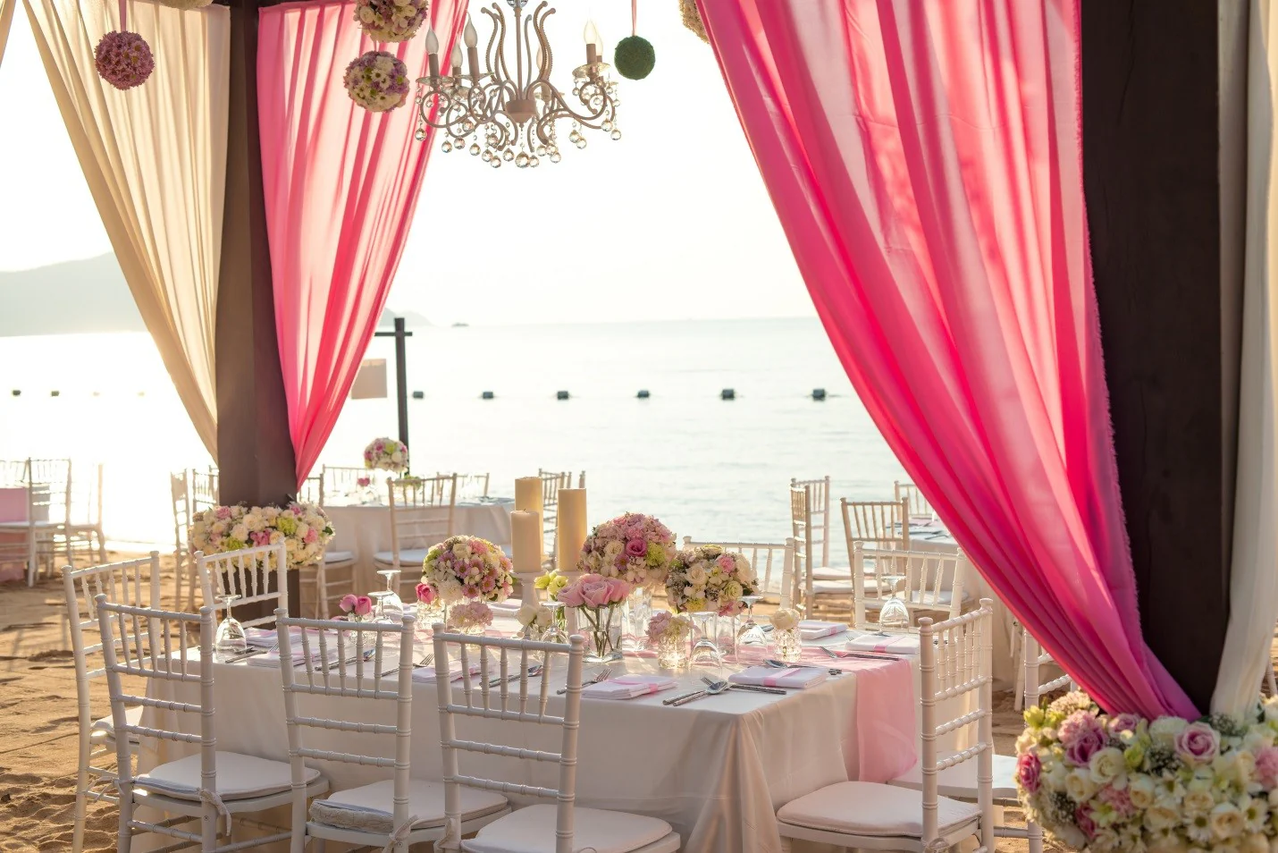 white tablecloths with pink table runner